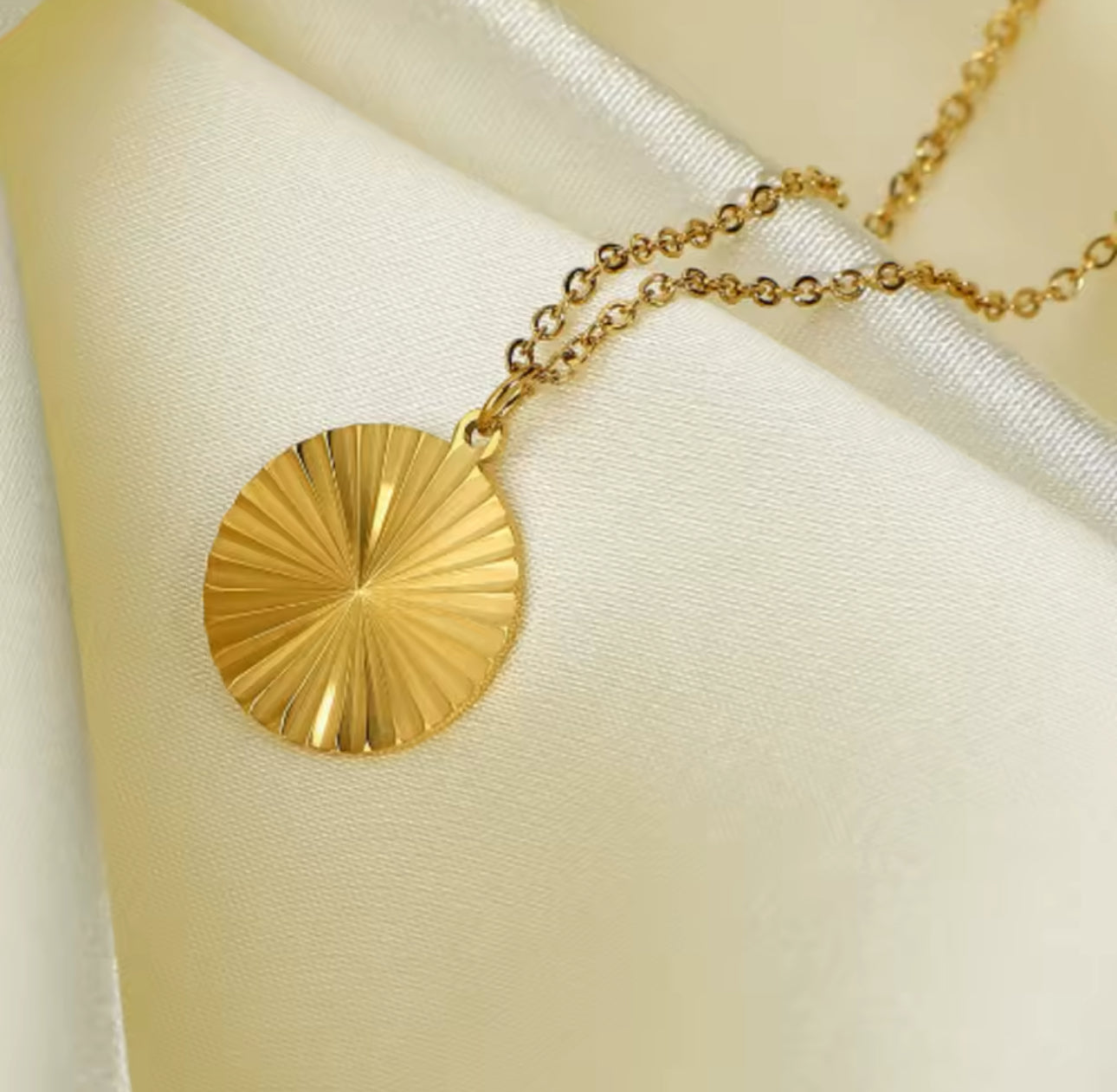Minimalist Sun Pendant Necklace - Gold