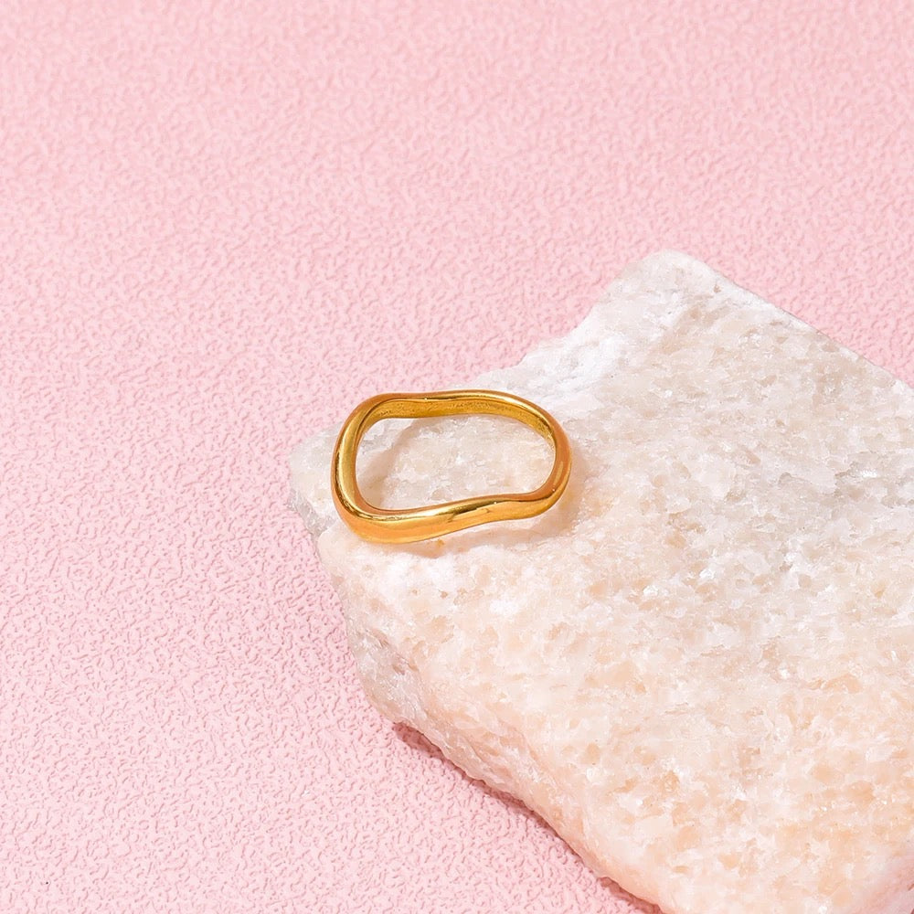 Stylish Sea Wave Solid Ring - Gold
