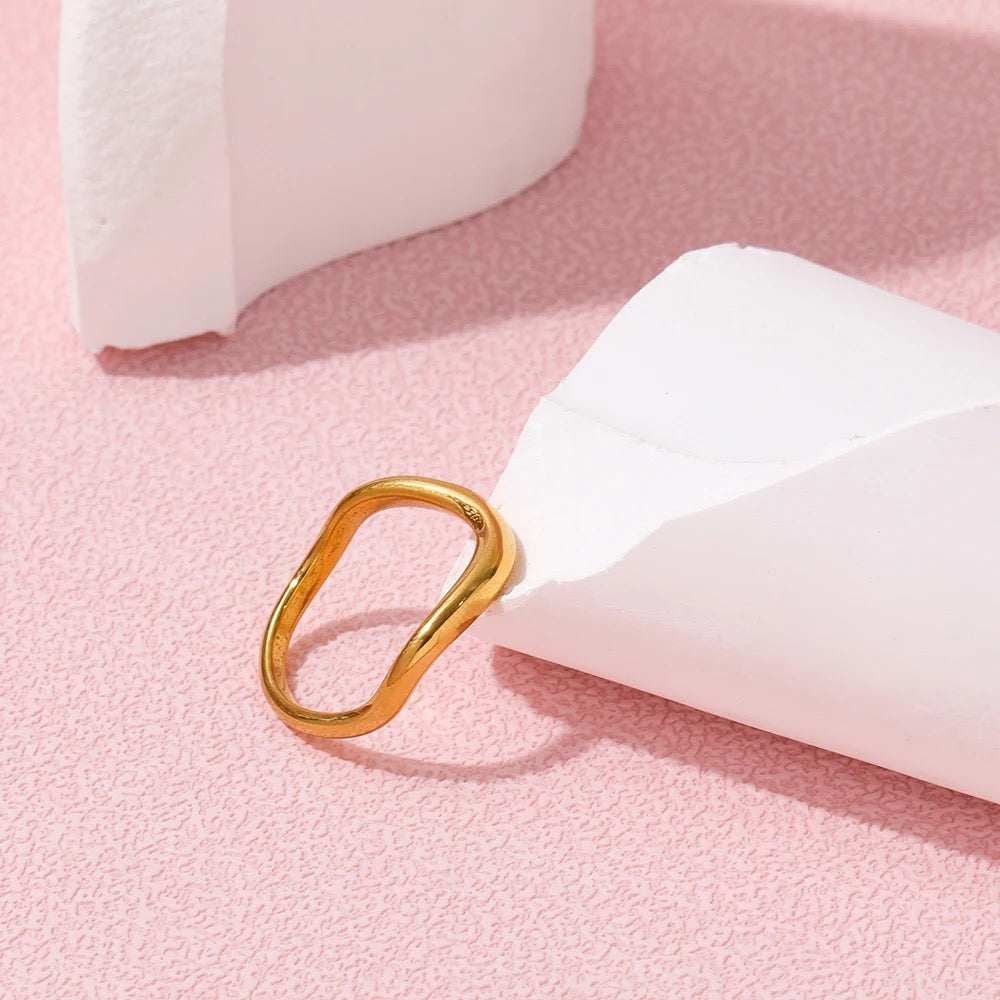 Stylish Sea Wave Solid Ring - Gold