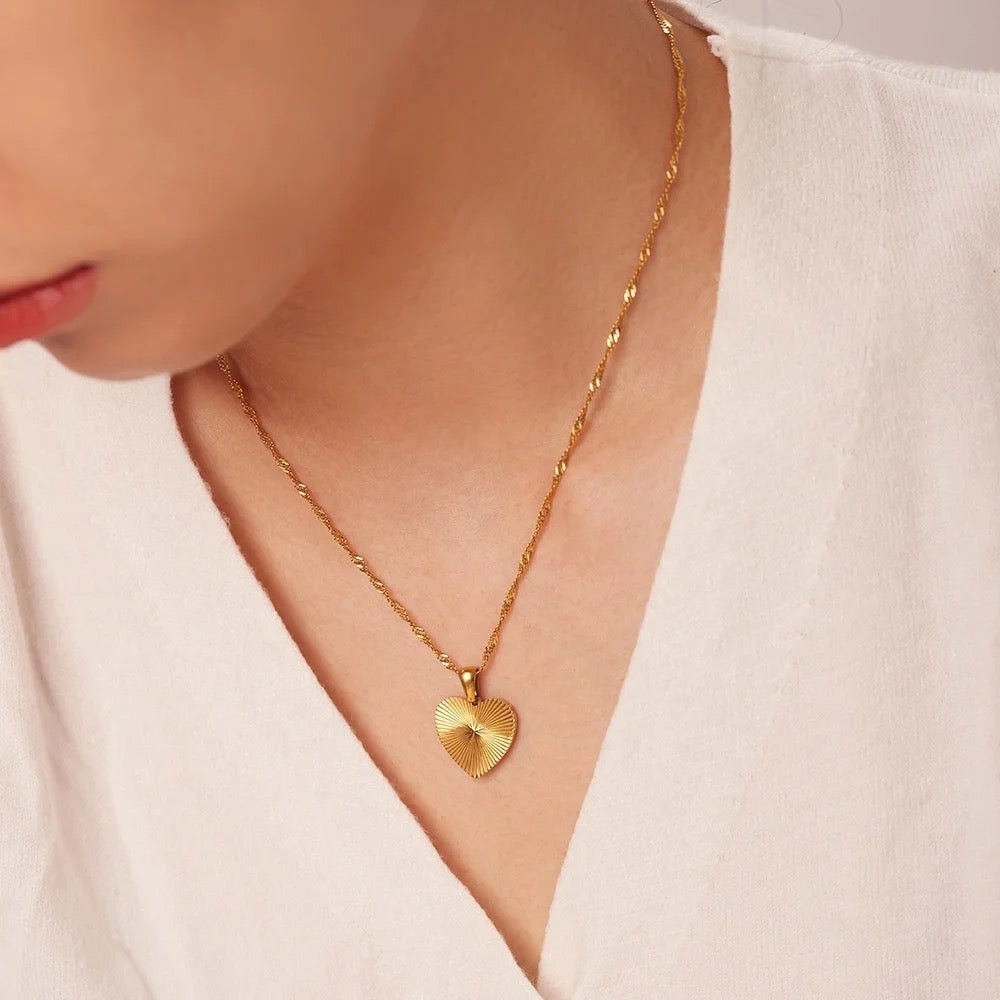 Minimalist Sun Pendant Necklace - Gold