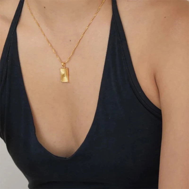Minimalist Sun Pendant Necklace - Gold