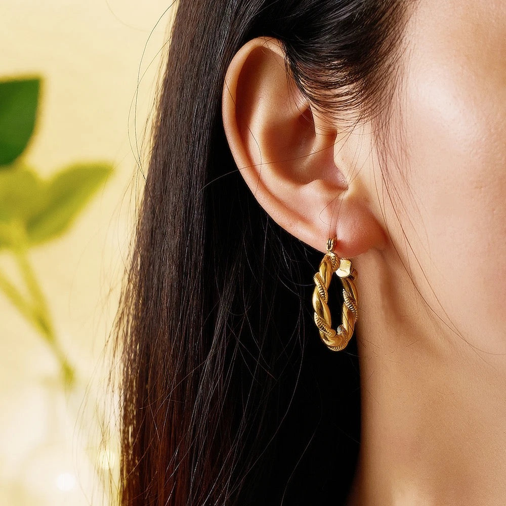20mm Twisted Hoop Gold Earring