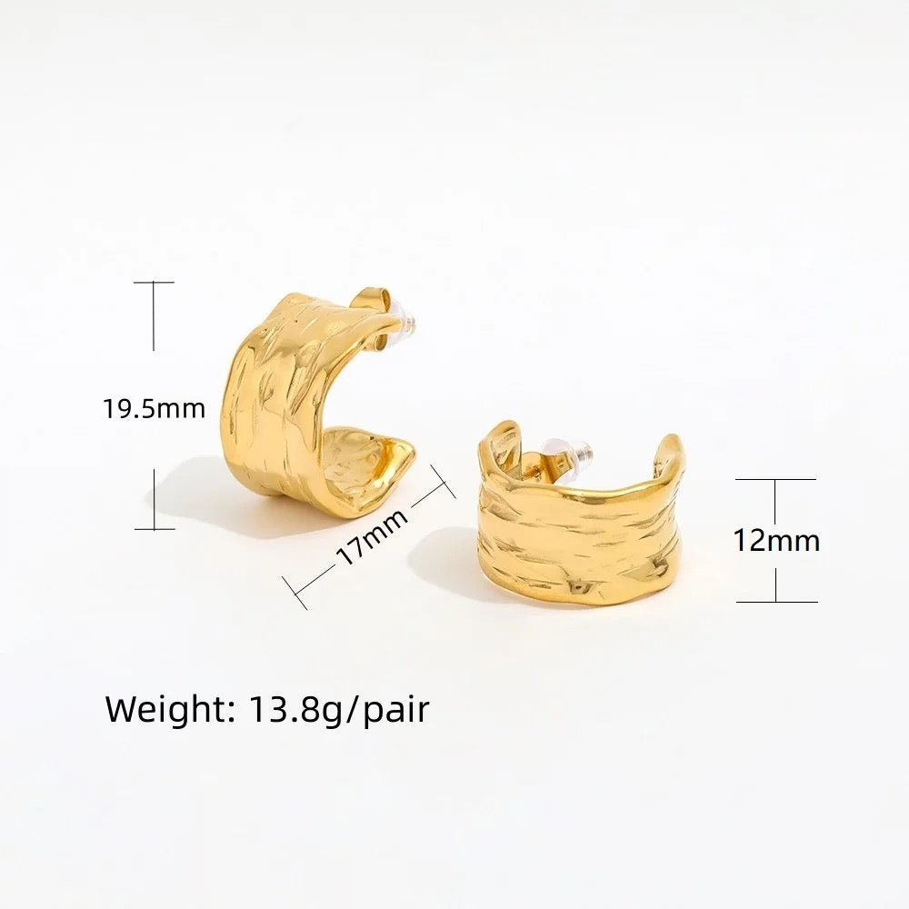 Elegant 18k Gold Irregular Hoop Earring