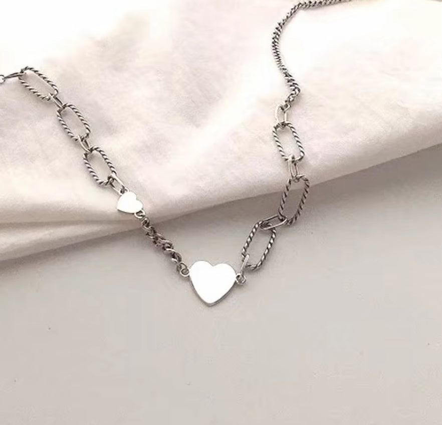s924 Silver Heart & Textured Paperclip Necklace