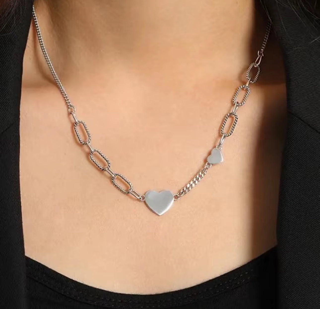 s924 Silver Heart & Textured Paperclip Necklace