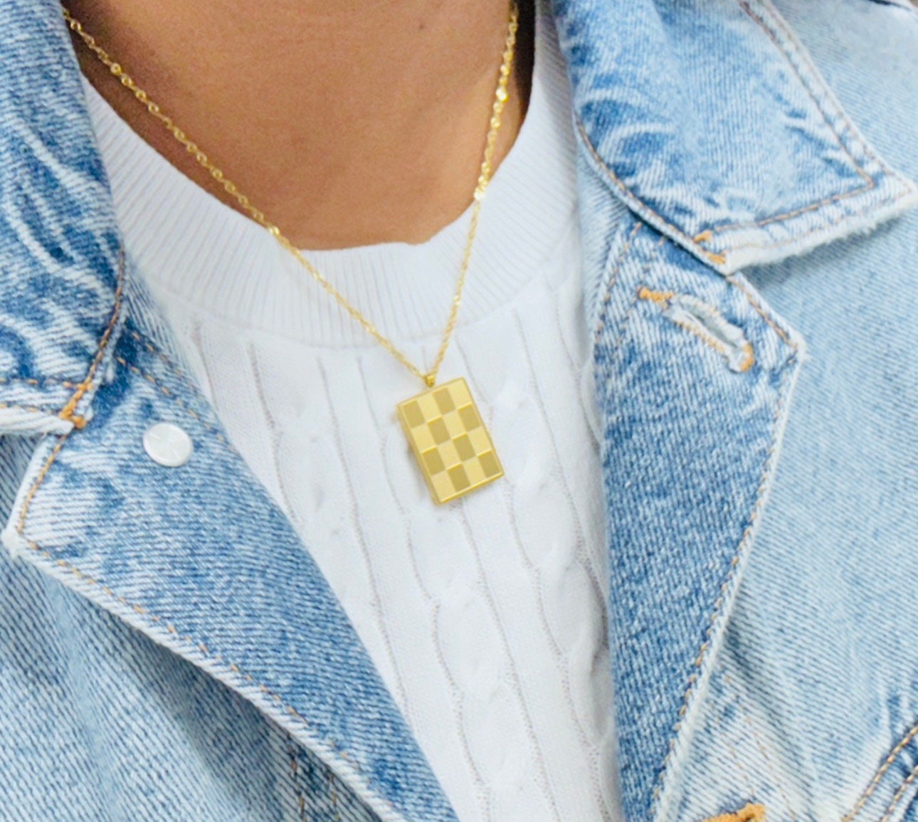 Stylish Square 18K Gold Pendant Necklace