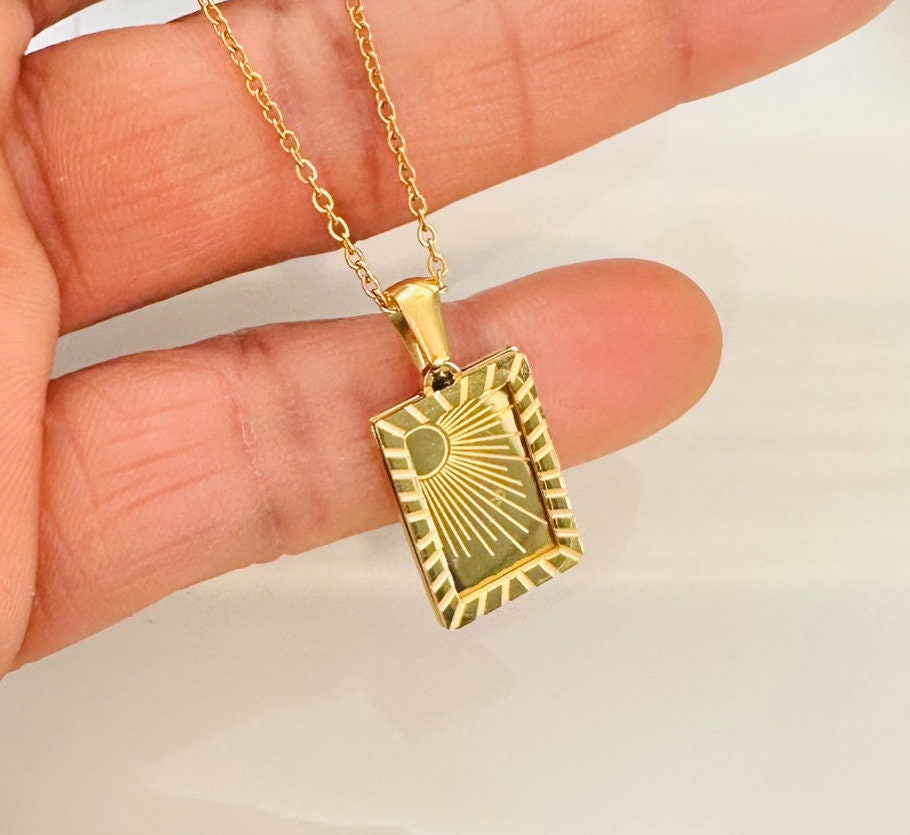 Elegant 18K Gold Sun Pendant Necklace