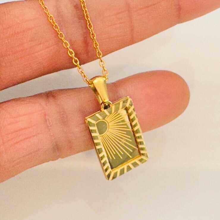 Elegant 18K Gold Sun Pendant Necklace