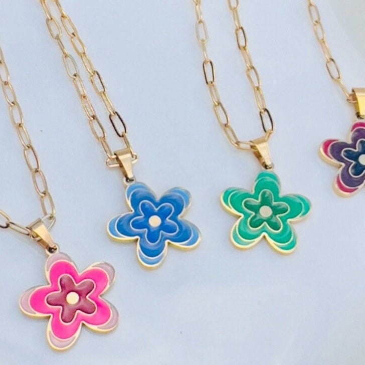 Elegant 18K Gold Plated Flower Pendant Necklace