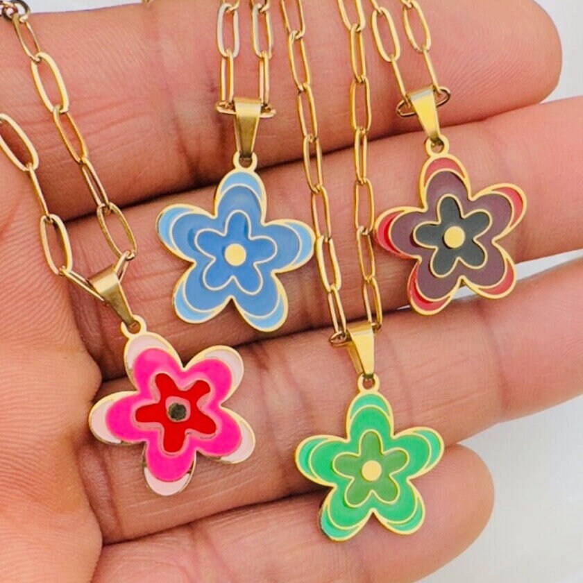 Elegant 18K Gold Plated Flower Pendant Necklace