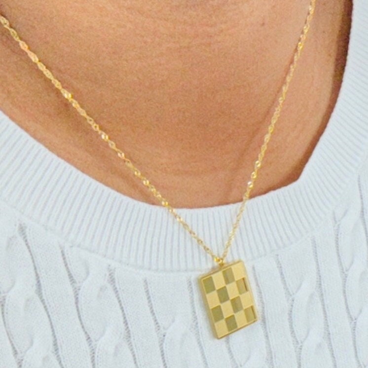 Stylish Square 18K Gold Pendant Necklace