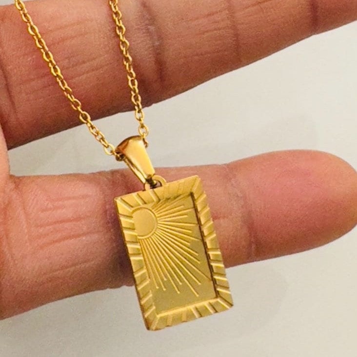 Elegant 18K Gold Sun Pendant Necklace
