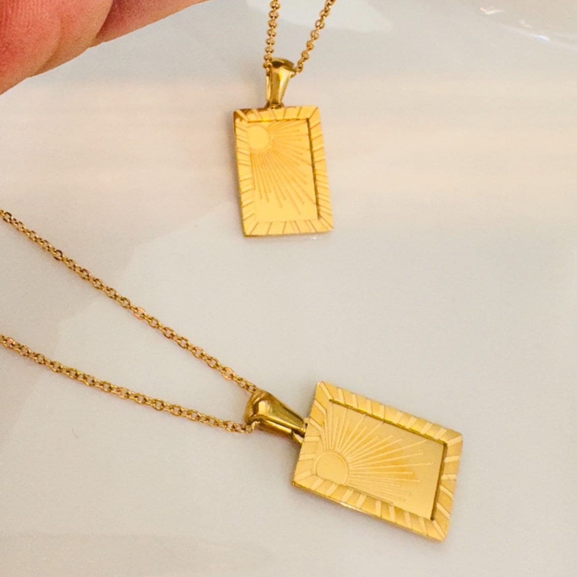 Elegant 18K Gold Sun Pendant Necklace