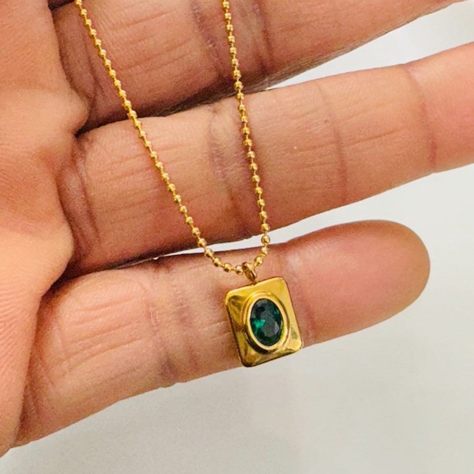 Small Zircon Pendant Necklace