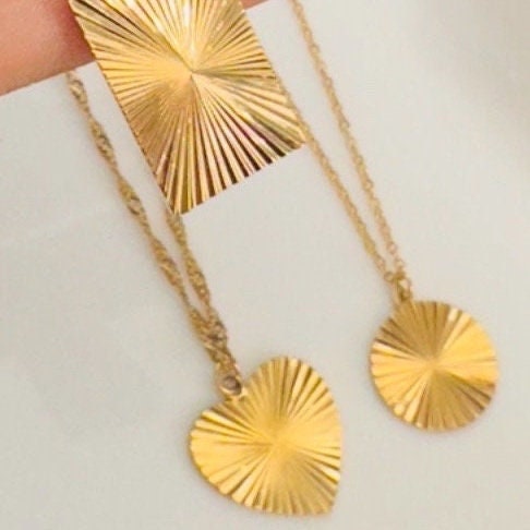 Minimalist Sun Pendant Necklace - Gold