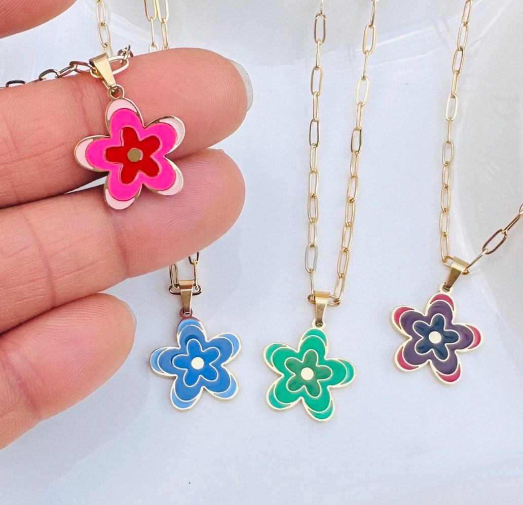 Elegant 18K Gold Plated Flower Pendant Necklace