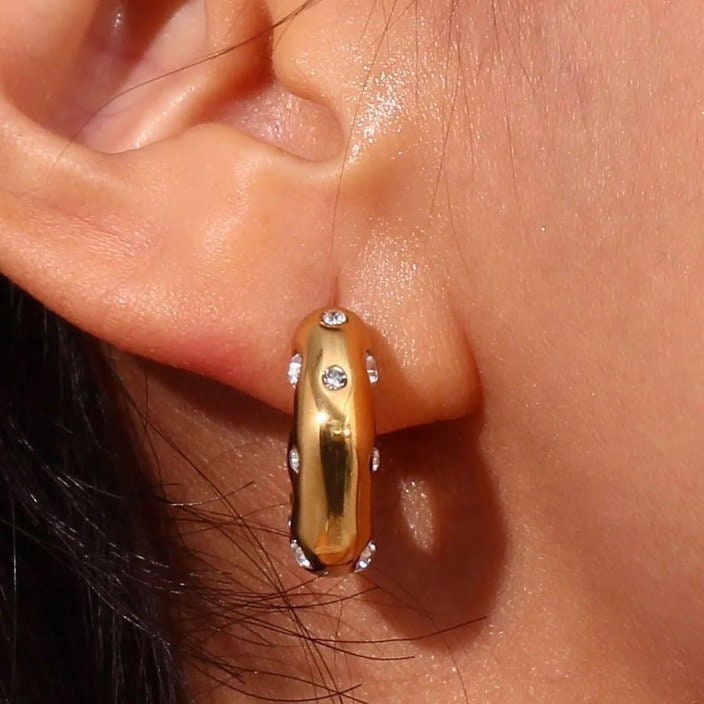 Chic Cubic Zircon Freshwater Pearl Huggies Earring