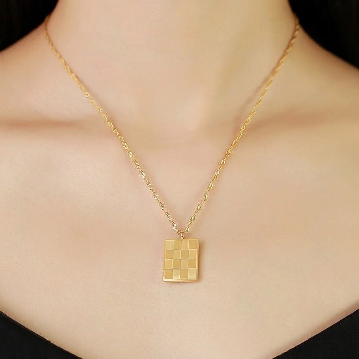 Stylish Square 18K Gold Pendant Necklace