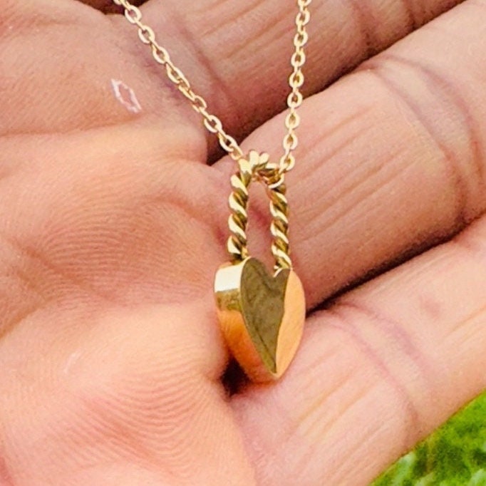 Dainty Gold Heart Pendant Minimalist Necklace