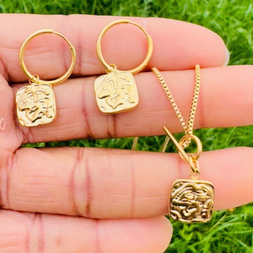 Stylish Texture Toggle Square Pendant Necklace