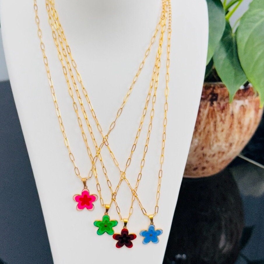 Elegant 18K Gold Plated Flower Pendant Necklace