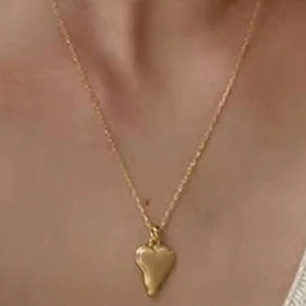 Elegant Gold Heart Minimalist Necklace