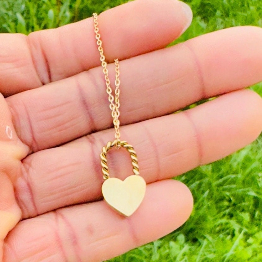 Dainty Gold Heart Pendant Minimalist Necklace