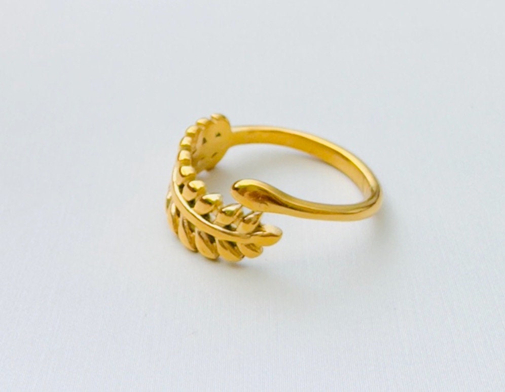 Minimalist Leaf Wrap Style Ring - Gold