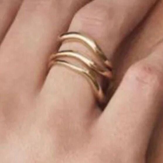 Stylish Sea Wave Solid Ring - Gold