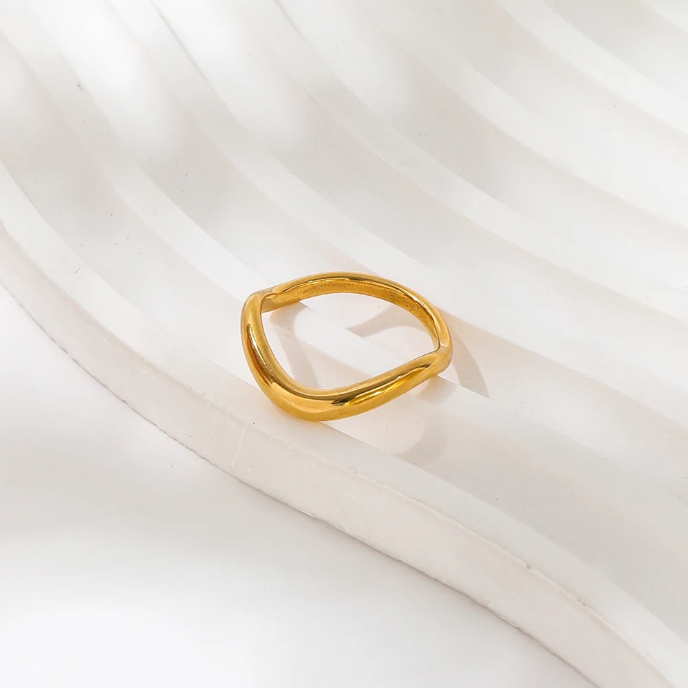 Stylish Sea Wave Solid Ring - Gold
