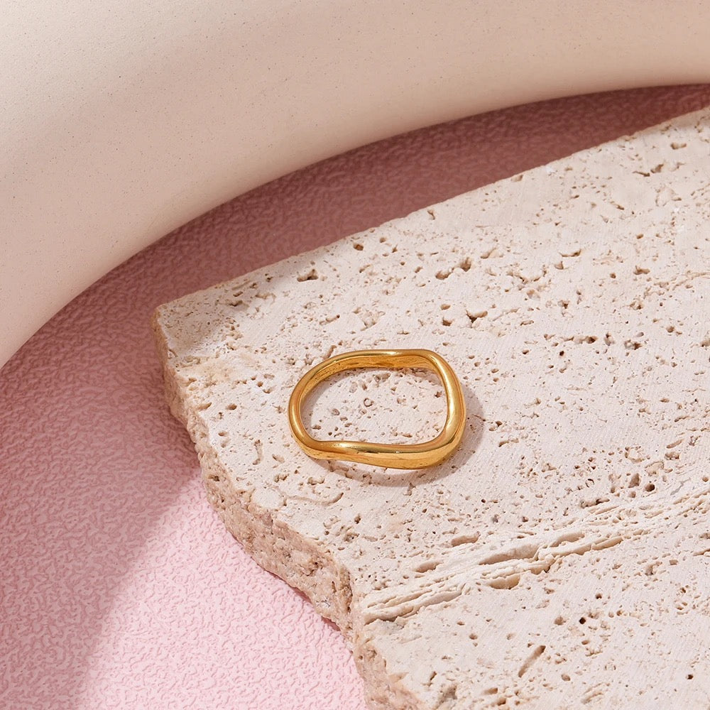 Stylish Sea Wave Solid Ring - Gold