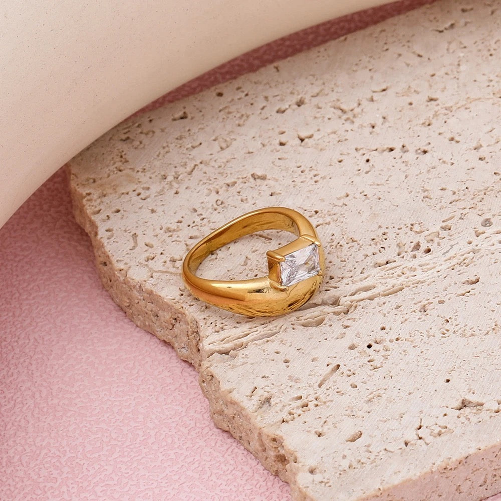 Cubic Zirconia Minimalist Ring - Gold