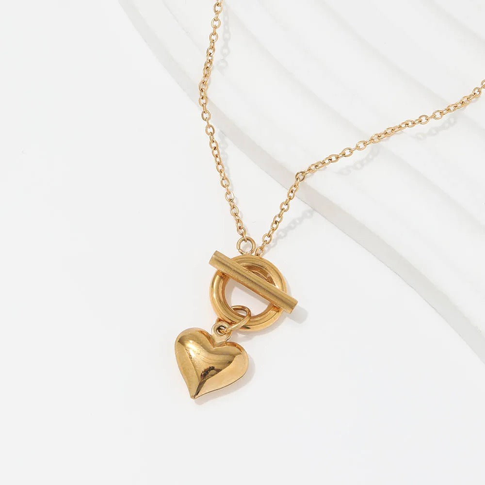 18k Gold Heart Toggle Pendant Necklace