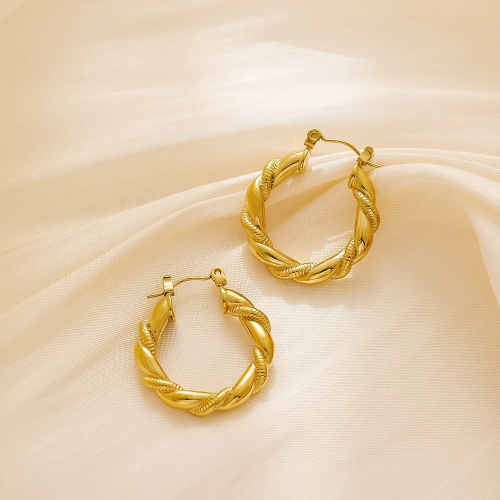20mm Twisted Hoop Gold Earring