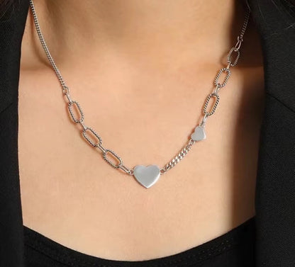 s924 Silver Heart & Textured Paperclip Necklace