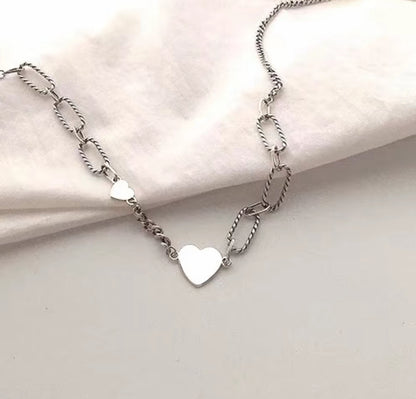 s924 Silver Heart & Textured Paperclip Necklace