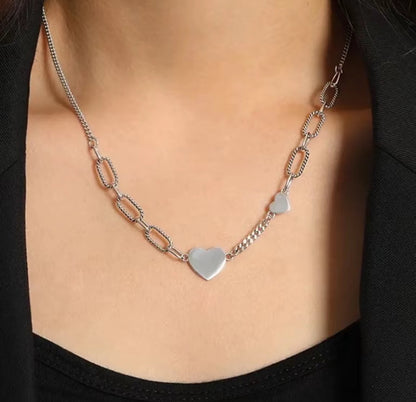 s924 Silver Heart & Textured Paperclip Necklace