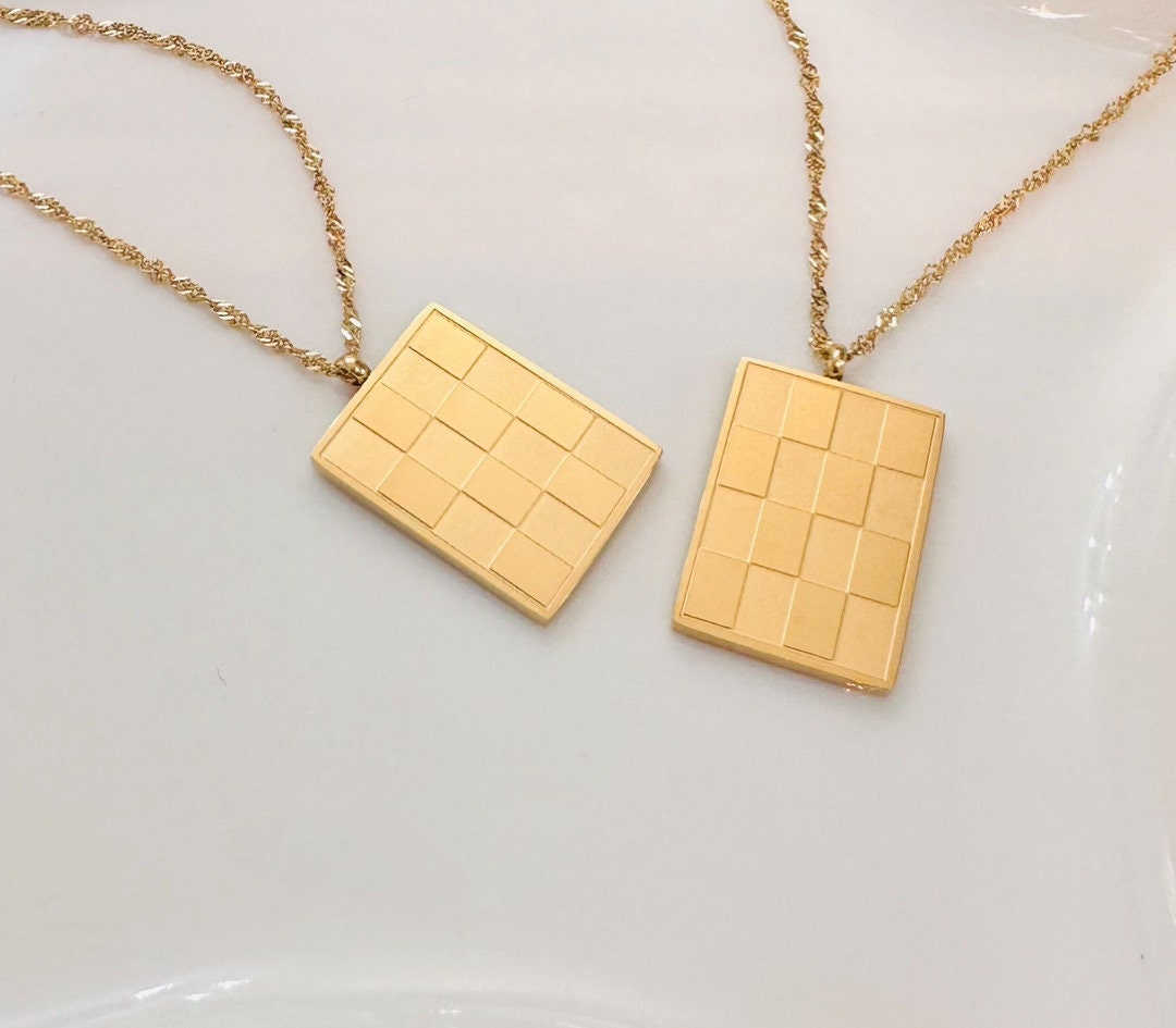 Stylish Square 18K Gold Pendant Necklace