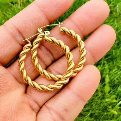 Beautiful Geometric Braided Twist Gold Hoop Earring