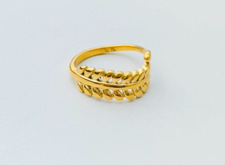 Minimalist Leaf Wrap Style Ring - Gold