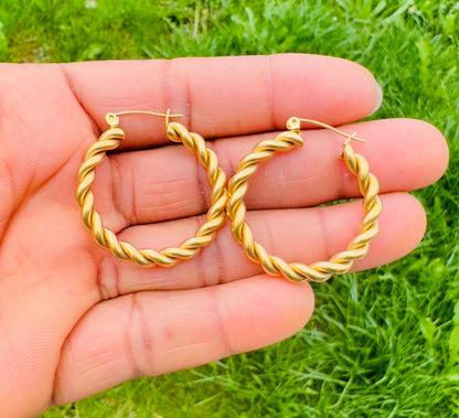 Beautiful Geometric Braided Twist Gold Hoop Earring