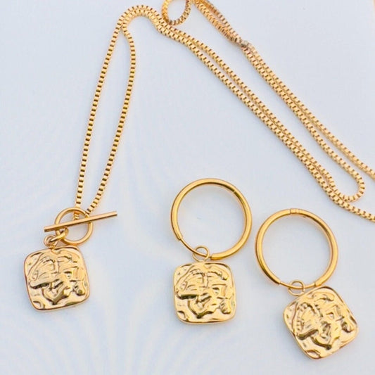 Stylish Texture Toggle Square Pendant Necklace