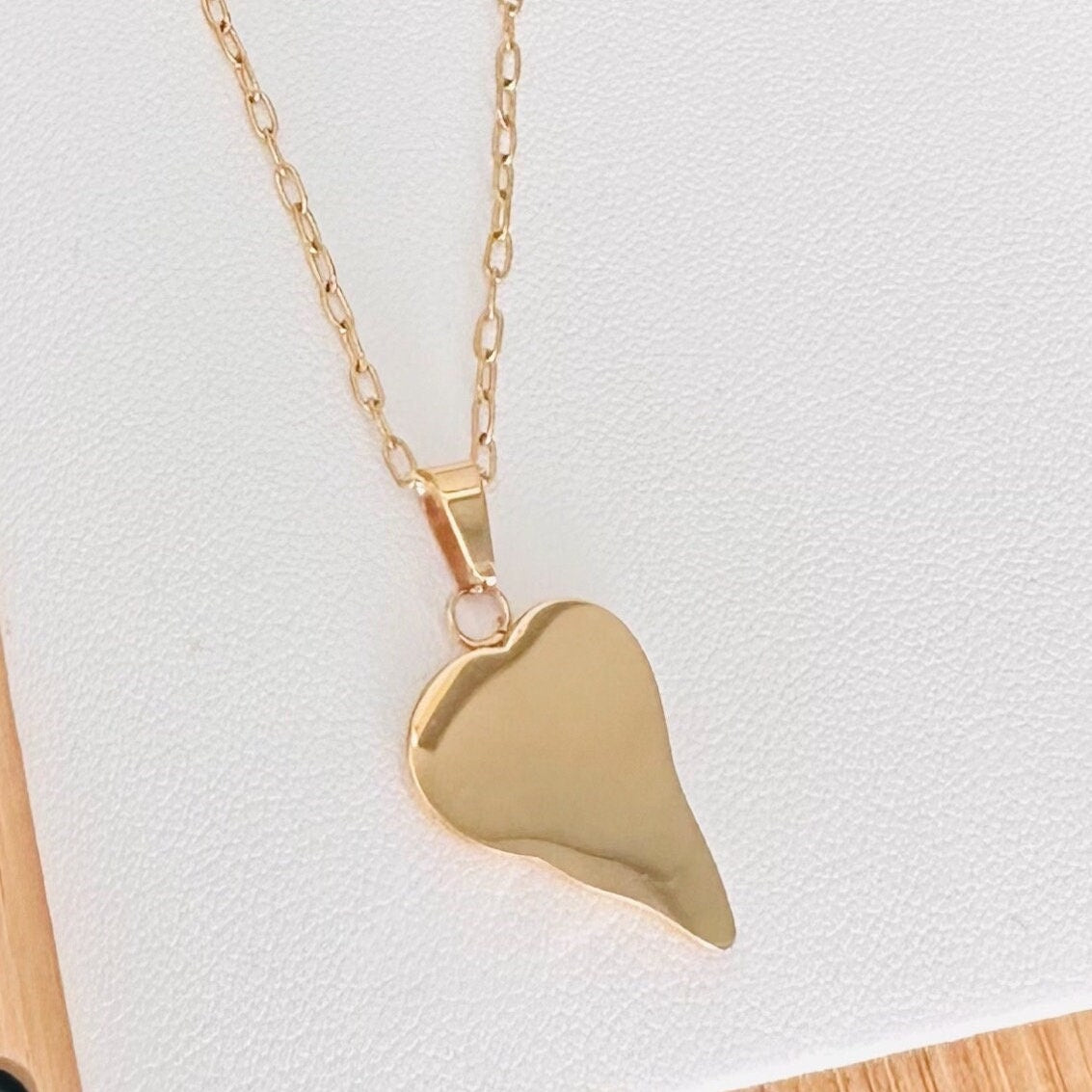 Elegant Gold Heart Minimalist Necklace