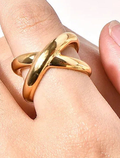 High Quality Chunky Cross Ring - Gold