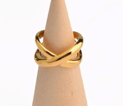 High Quality Chunky Cross Ring - Gold