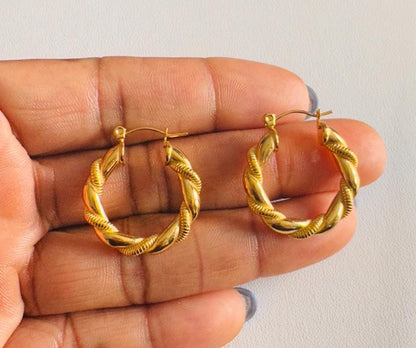 20mm Twisted Hoop Gold Earring