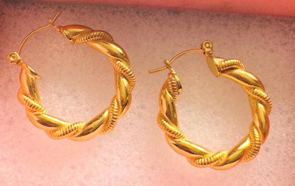 20mm Twisted Hoop Gold Earring