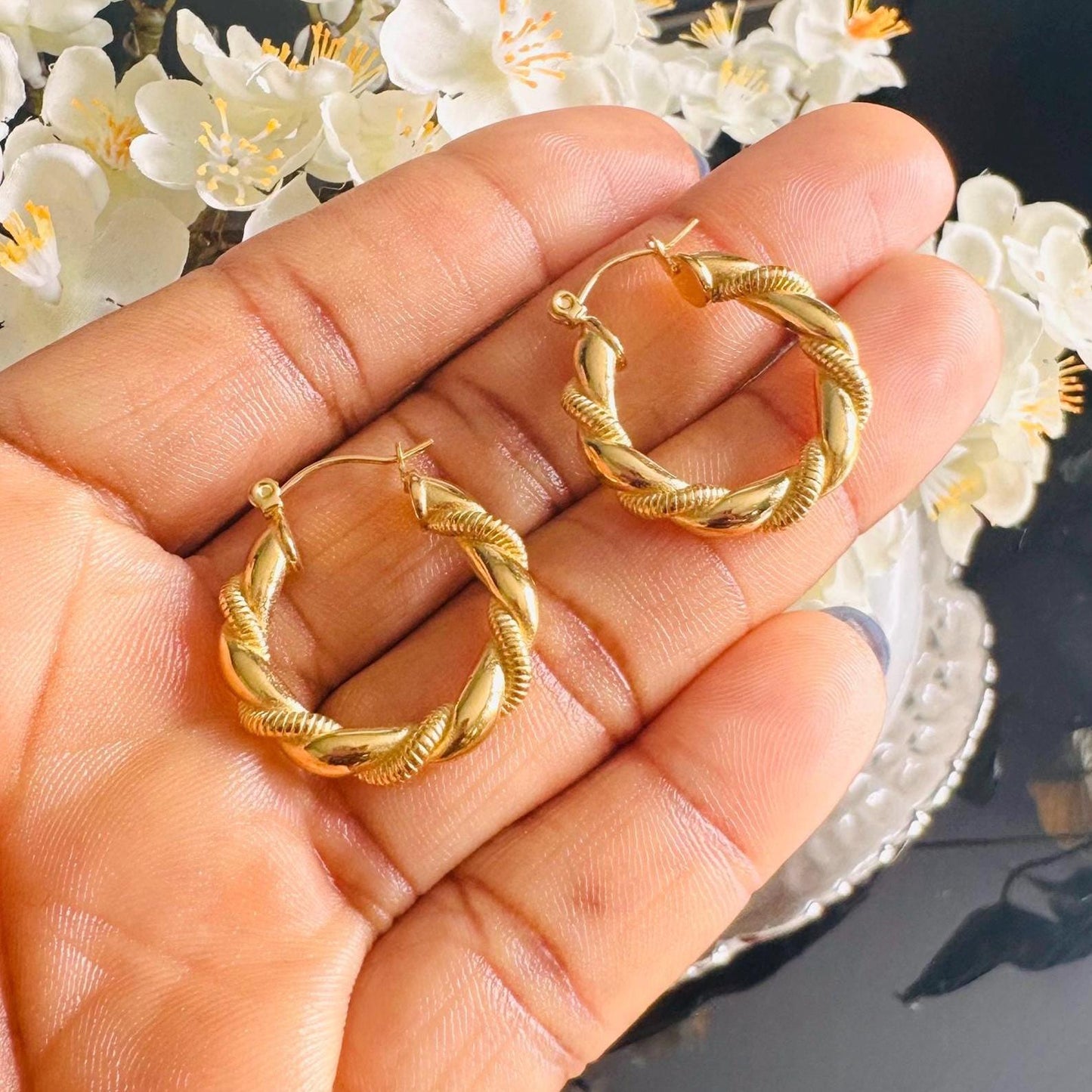 20mm Twisted Hoop Gold Earring