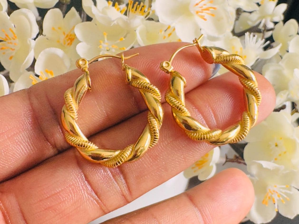 20mm Twisted Hoop Gold Earring