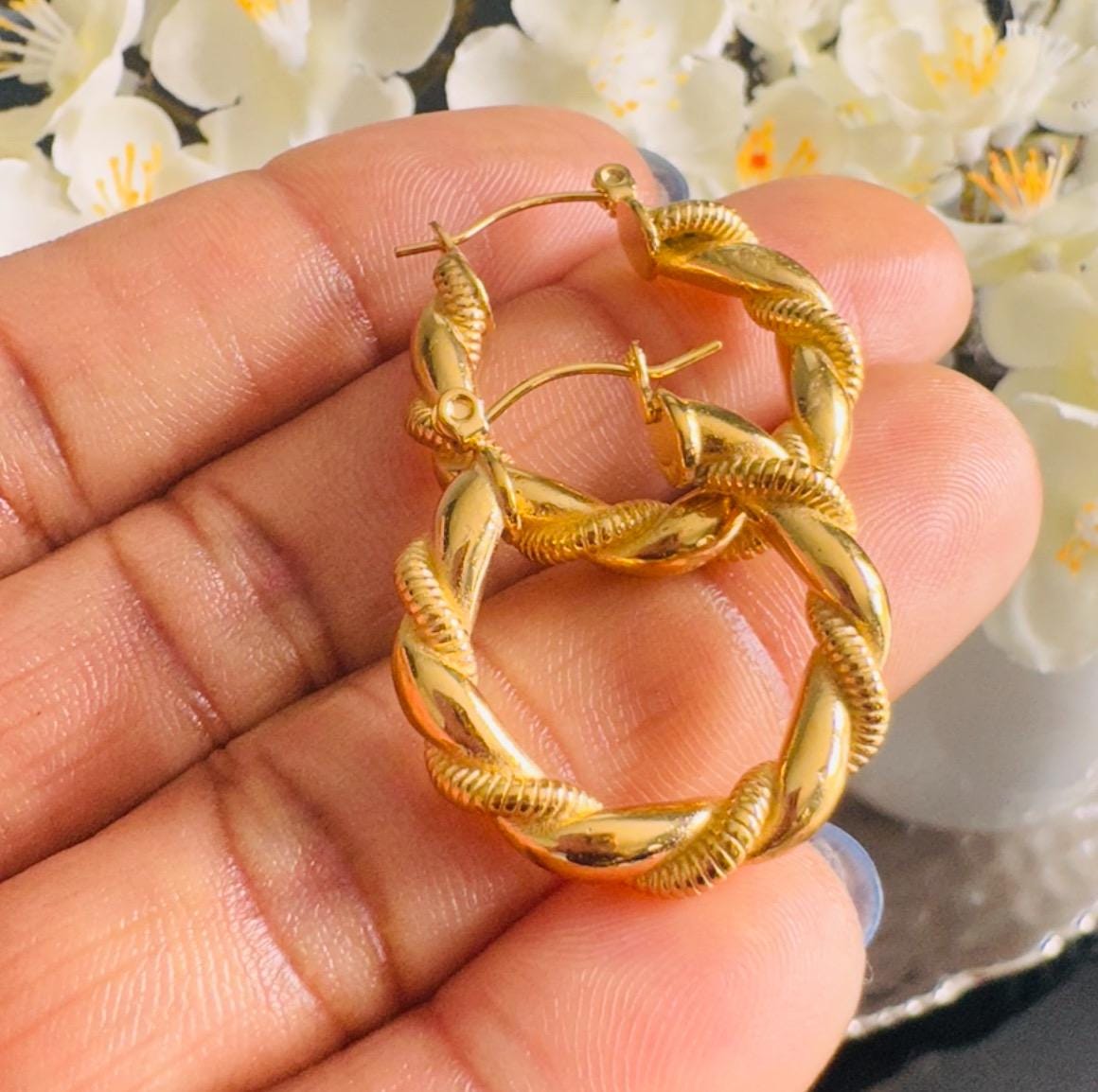 20mm Twisted Hoop Gold Earring